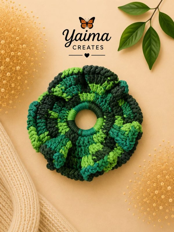 Selva – stor handvirkad scrunchie i gröna nyanser