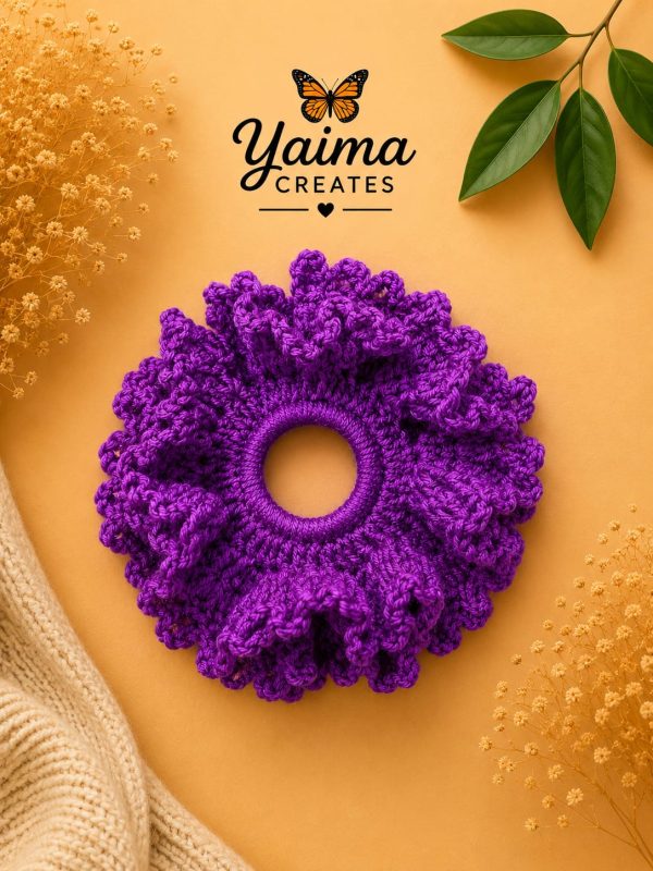 Violeta – stor lila handvirkad scrunchie