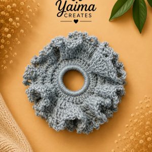 Bruma – stor ljusgrå handvirkad scrunchie