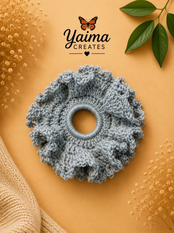 Bruma – stor ljusgrå handvirkad scrunchie